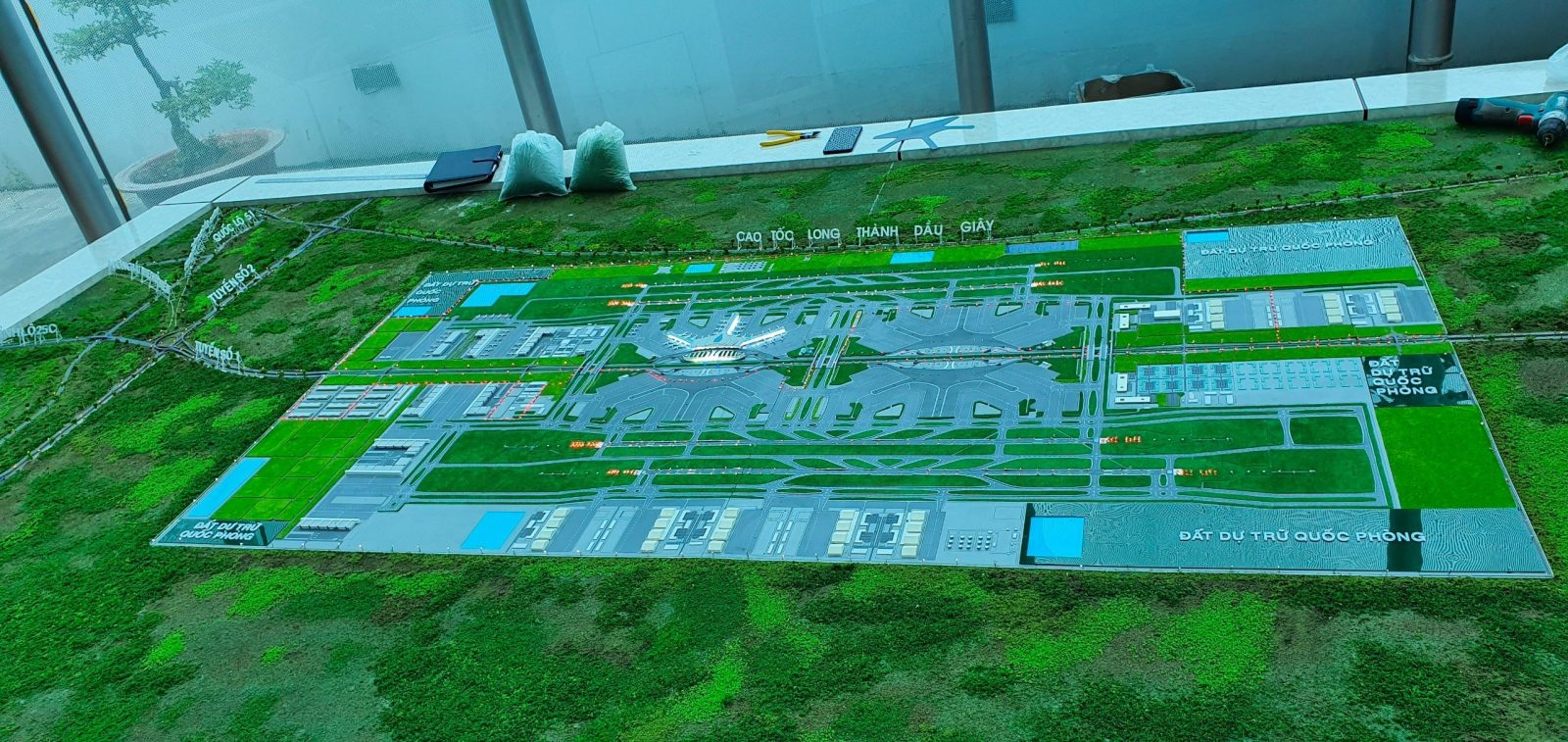 Sa bàn phối cảnh sân bay và các tuyến kết nối sân bay Long Thành
